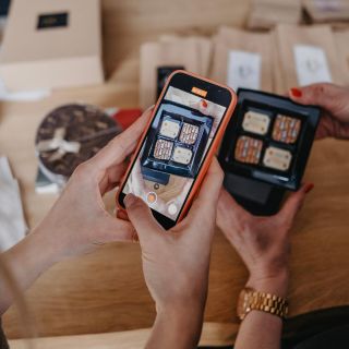 Milujeme svou práci🖤 #valeris #káva #českákáva #pražírna #čerstvákáva #českýprodukt #czechmade #coffee #rodinnáfirma...